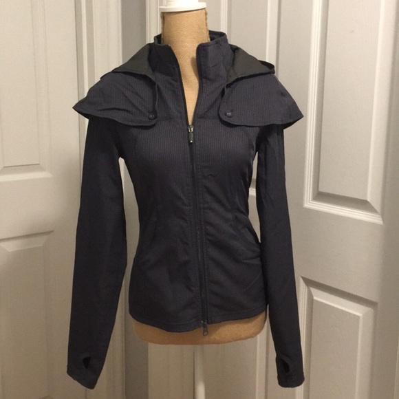 lululemon athletica Jackets & Blazers - Lululemon size 4 rain jacket